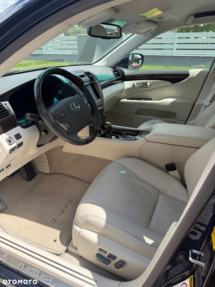 Lexus LS 600h - 1
