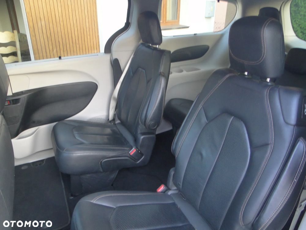 Chrysler Pacifica - 14