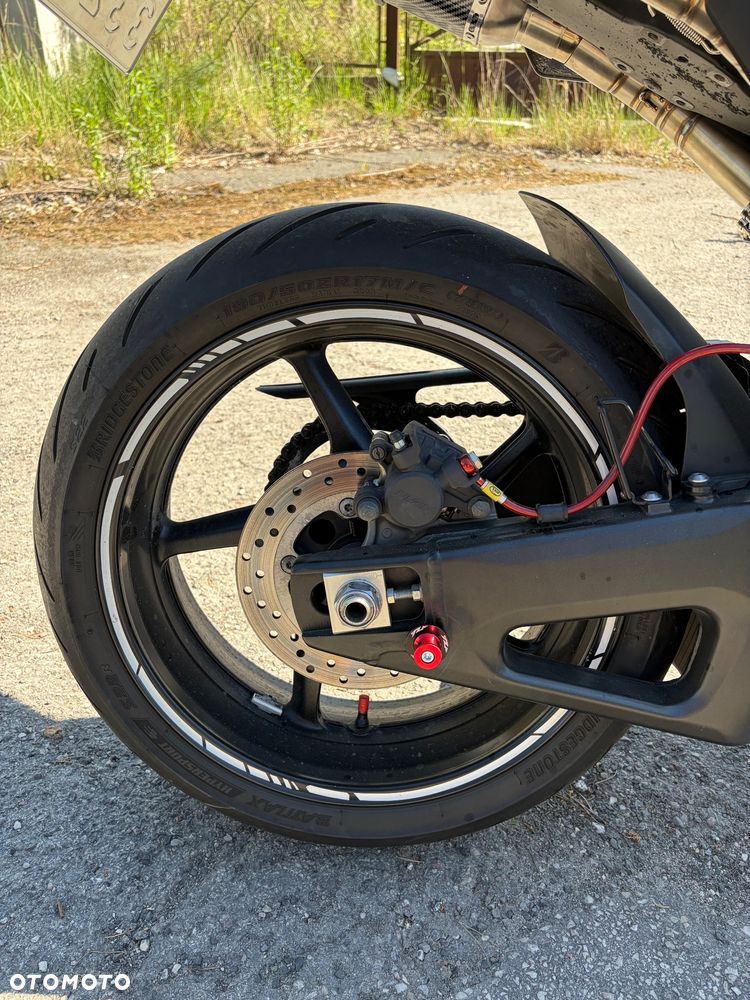 Yamaha R1 - 7