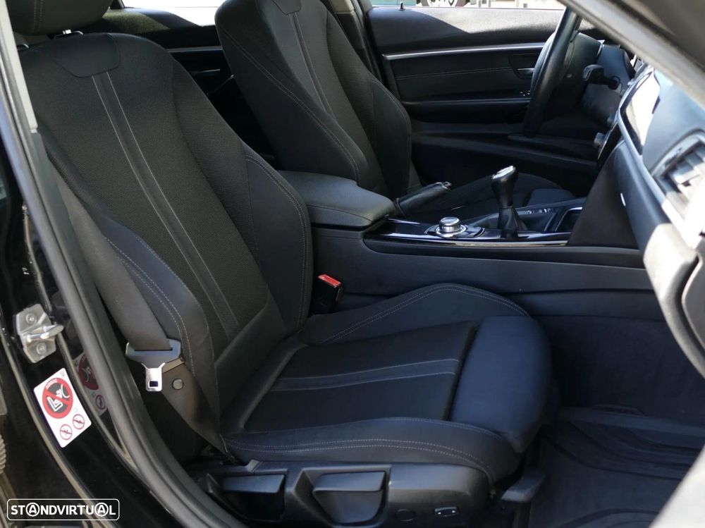 BMW 318 d Line Sport - 32