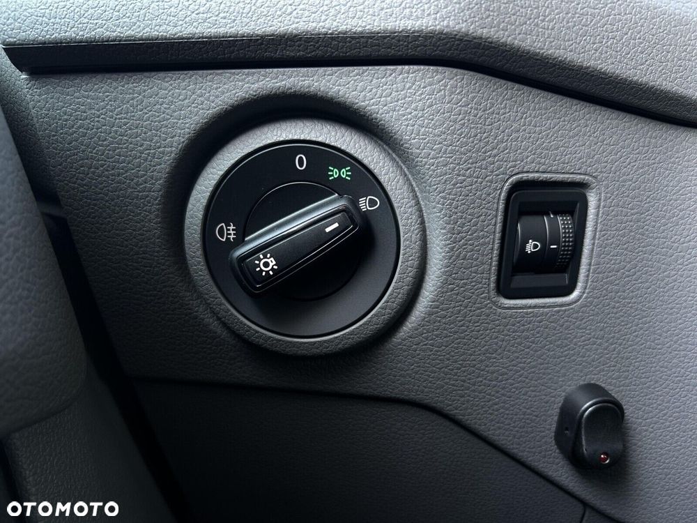 Volkswagen Crafter Crafter 35 Podwozie z pojedynczą kabiną silnik: 2,0 l TDI EURO VI-e SCR 103 kW / skrzynia biegów: Przedni napęd manualna 6-biegowa rozstaw osi: 4490 mm - 19