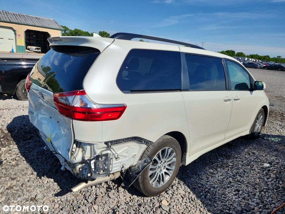 Toyota Sienna 3.5 V6 - 4
