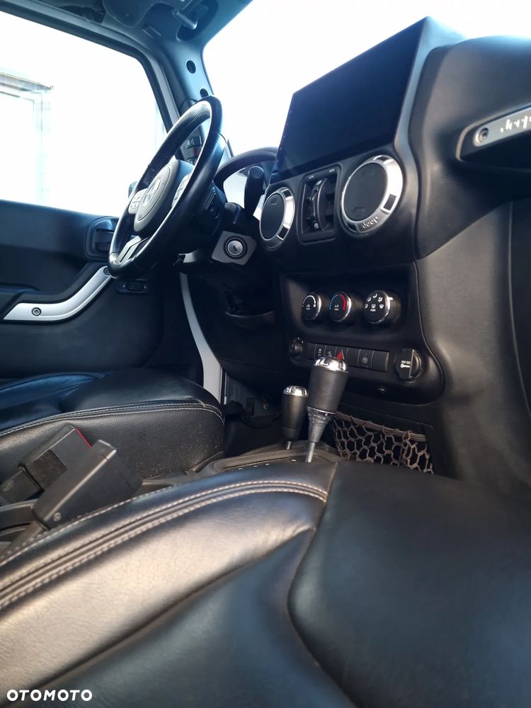 Jeep Wrangler 3.6 Unlim Rubicon X - 33