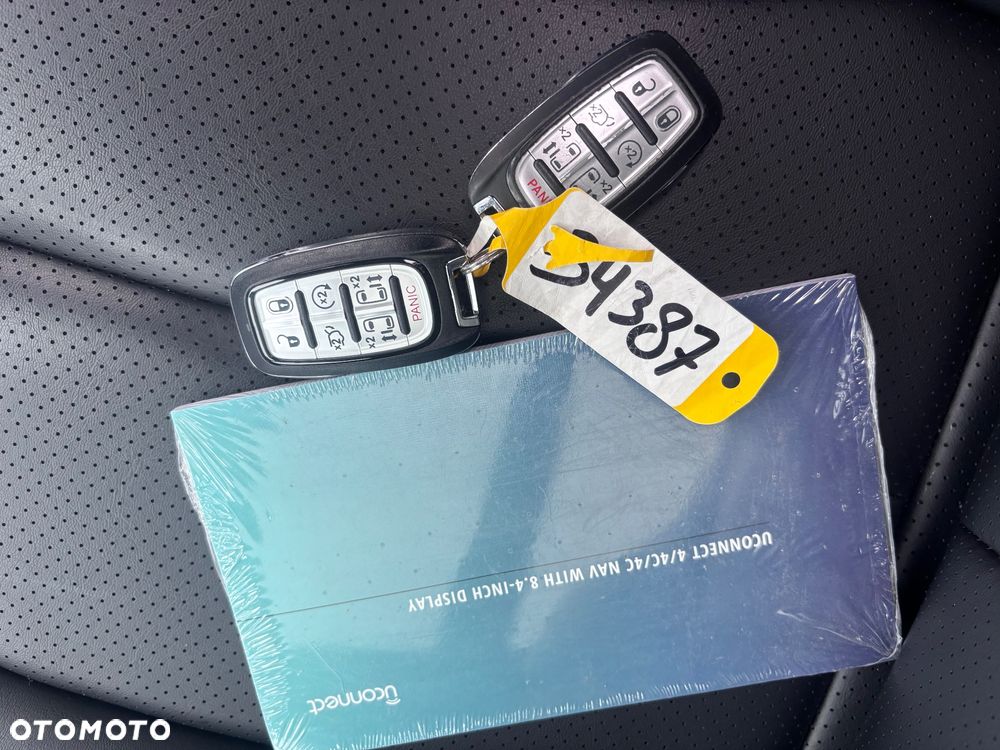 Chrysler Pacifica - 33