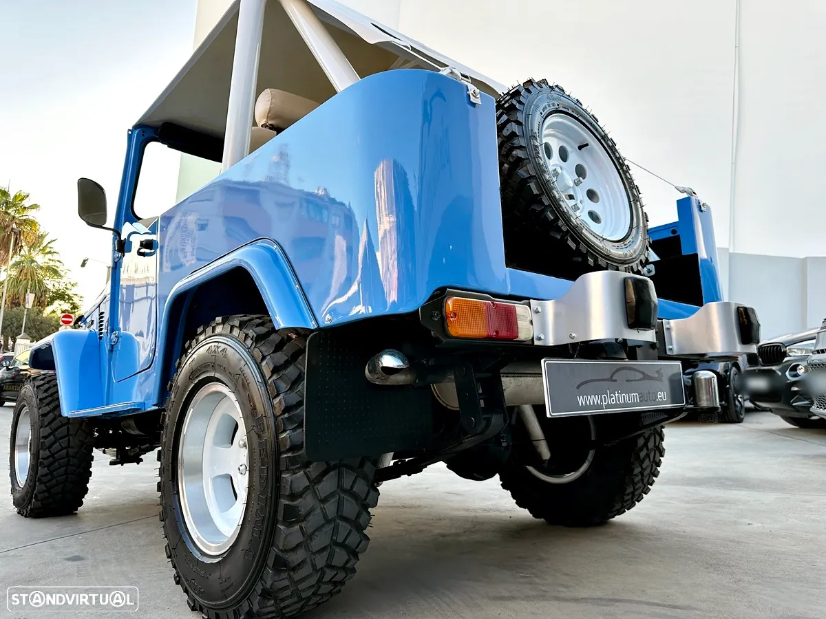 Toyota Land Cruiser - 39