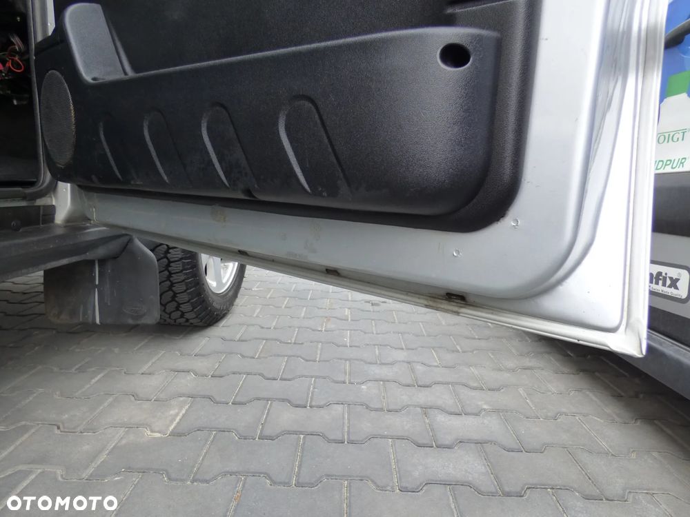 Land Rover Discovery - 30