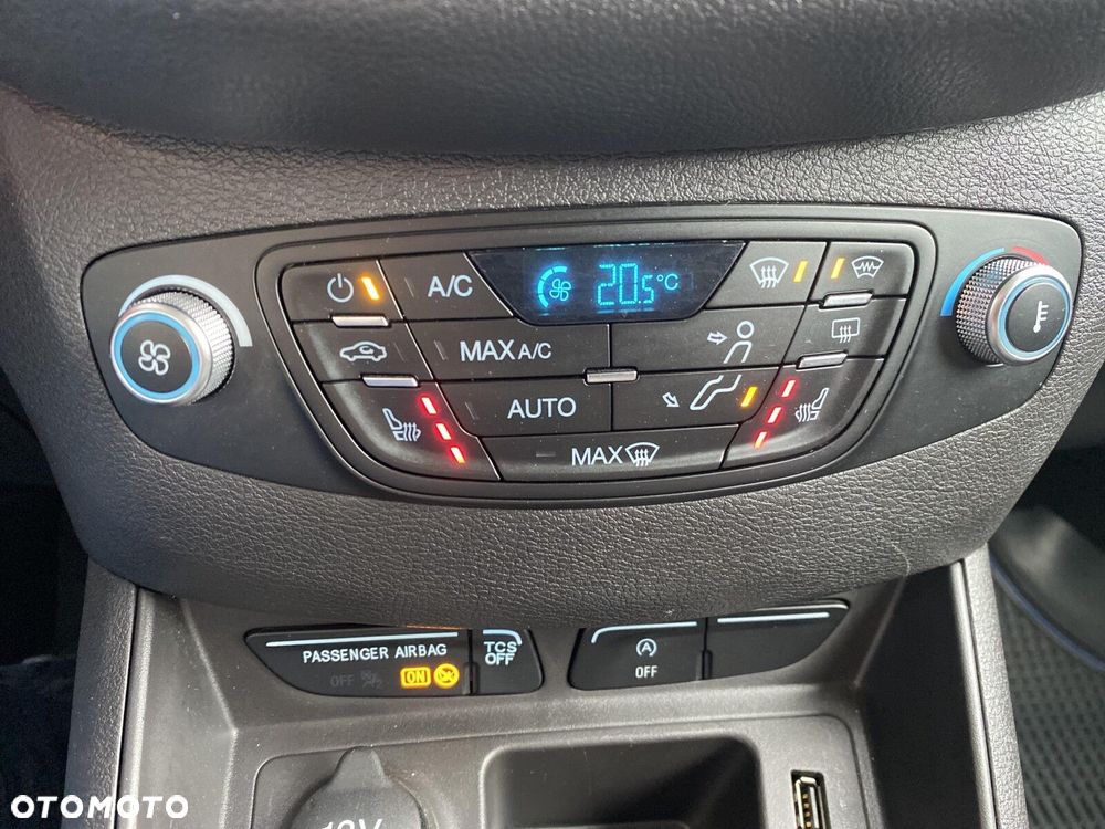 Ford Tourneo Courier - 17