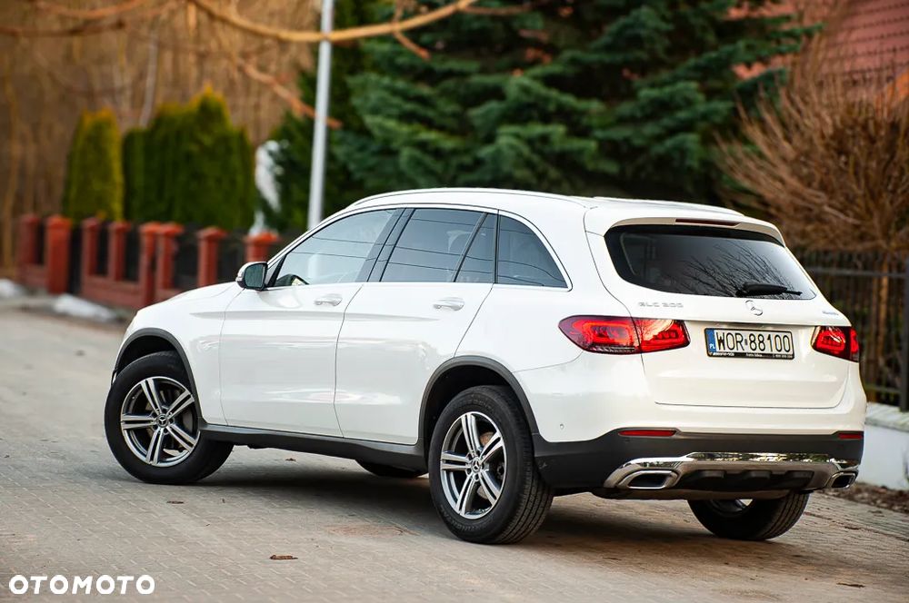 Mercedes-Benz GLC 300 4Matic 9G-TRONIC AMG Line - 18