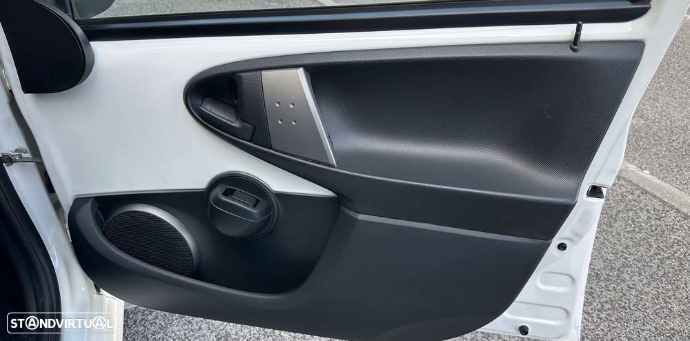 Toyota Aygo Connect - 30