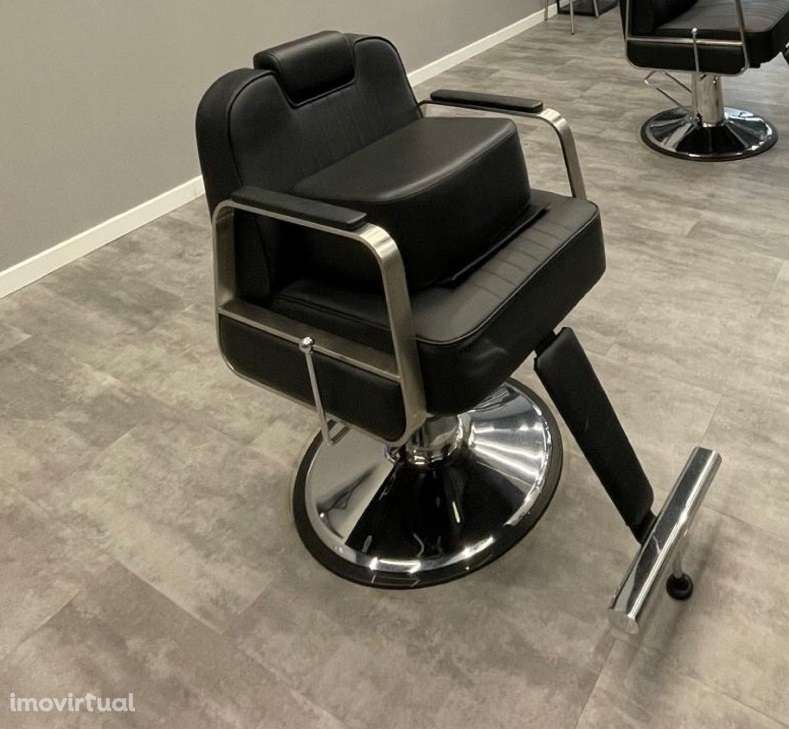 Cadeiras de Barbeiro no Centro São Mamede Infesta - Grande imagem: 2/5