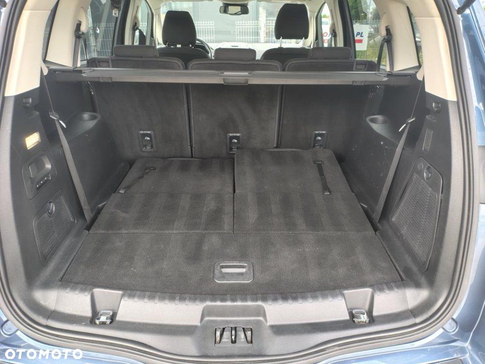 Ford S-Max - 11
