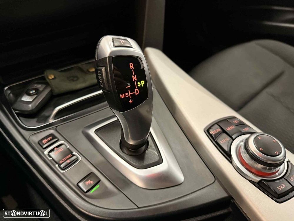BMW 318 d Touring Auto - 21