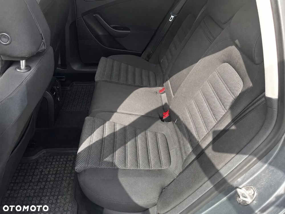 Volkswagen Passat 2.0 TDI DPF Highline - 6