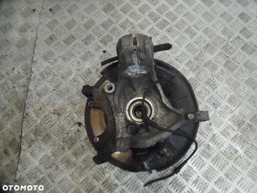 PIASTA ZWROTNICA PRAWY PRZUD VW PASSAT B6 1,9 TDI KOMBI 06R - 2
