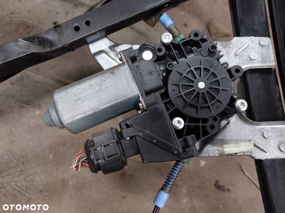 MECHANIZM PODNOŚNIK SZYBY LEWY PRZÓD ELEKTRYCZNY AUDI A3 8L 3D - 5
