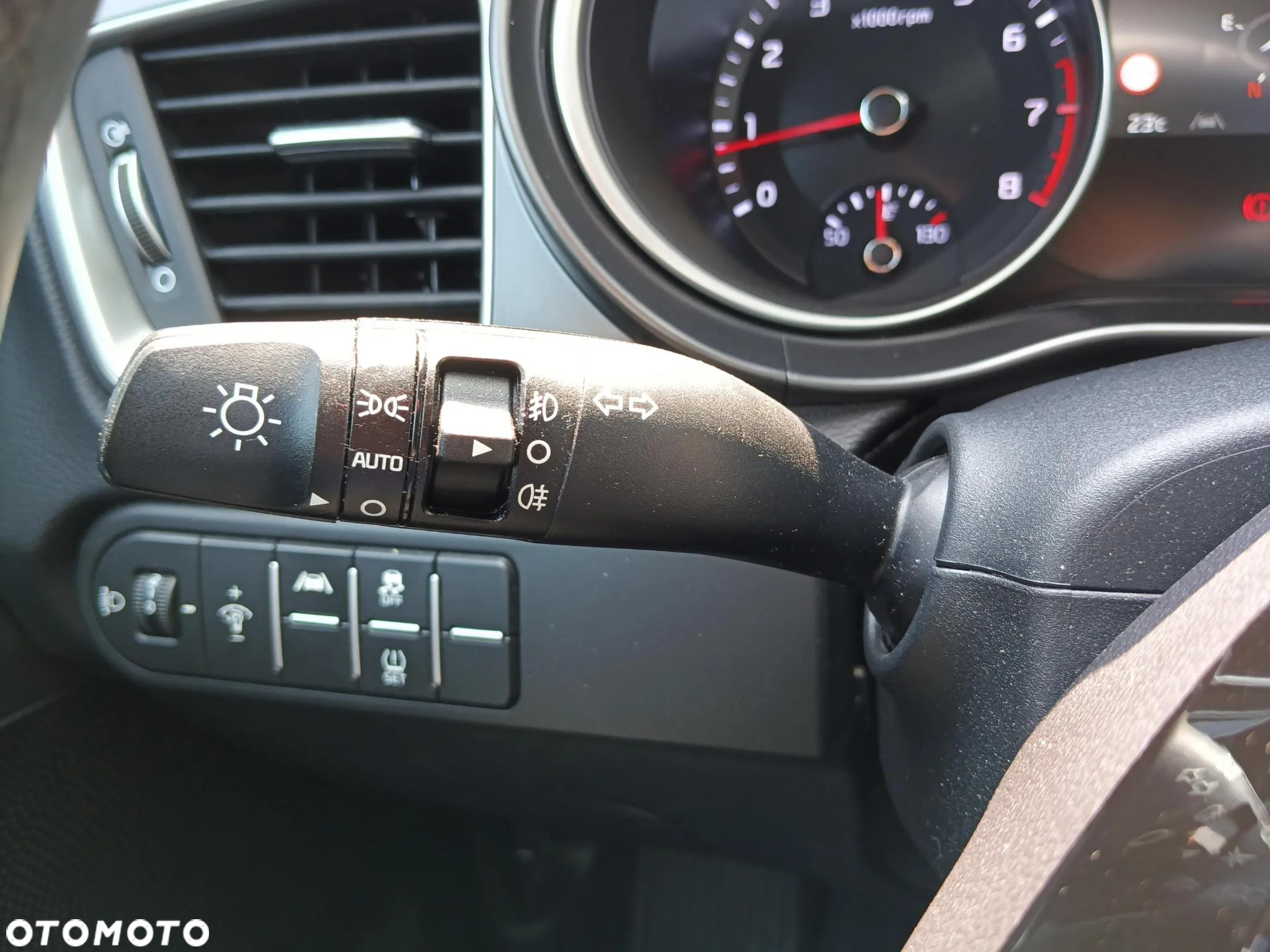 Kia XCeed 1.5 T-GDI M - 24