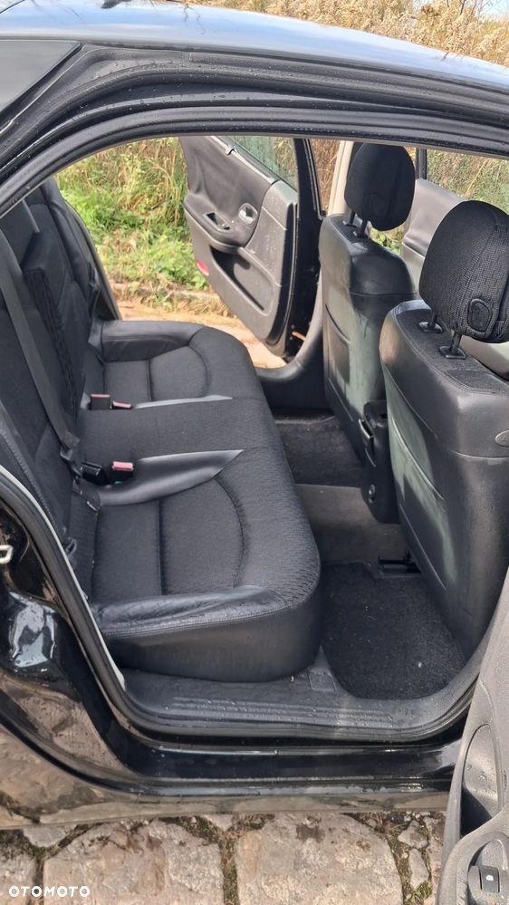 Na części Renault Laguna II HB Lift silnik 1.9 DCI 110 KM F9Q758 skrzynia maska zderzak drzwi klapa szyba fotel kanapa deska lusterko lampa kod lakieru: NV676 - 12