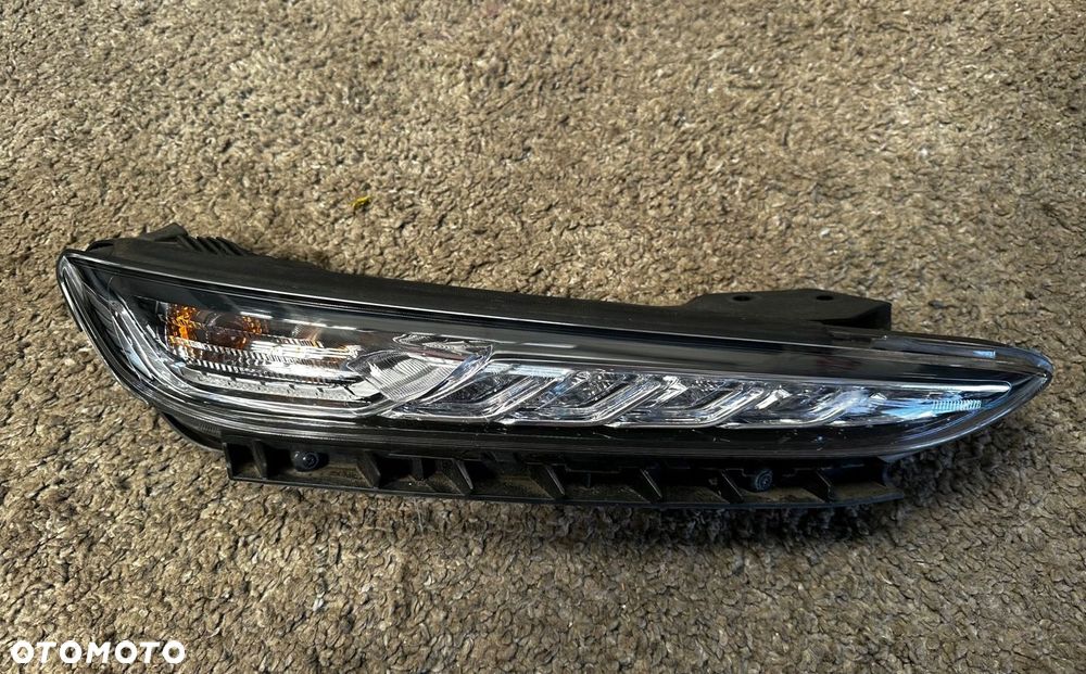 HYUNDAI KONA LAMPA PRAWA PRZÓD PRZEDNIA HALOGEN LED DRL - 1