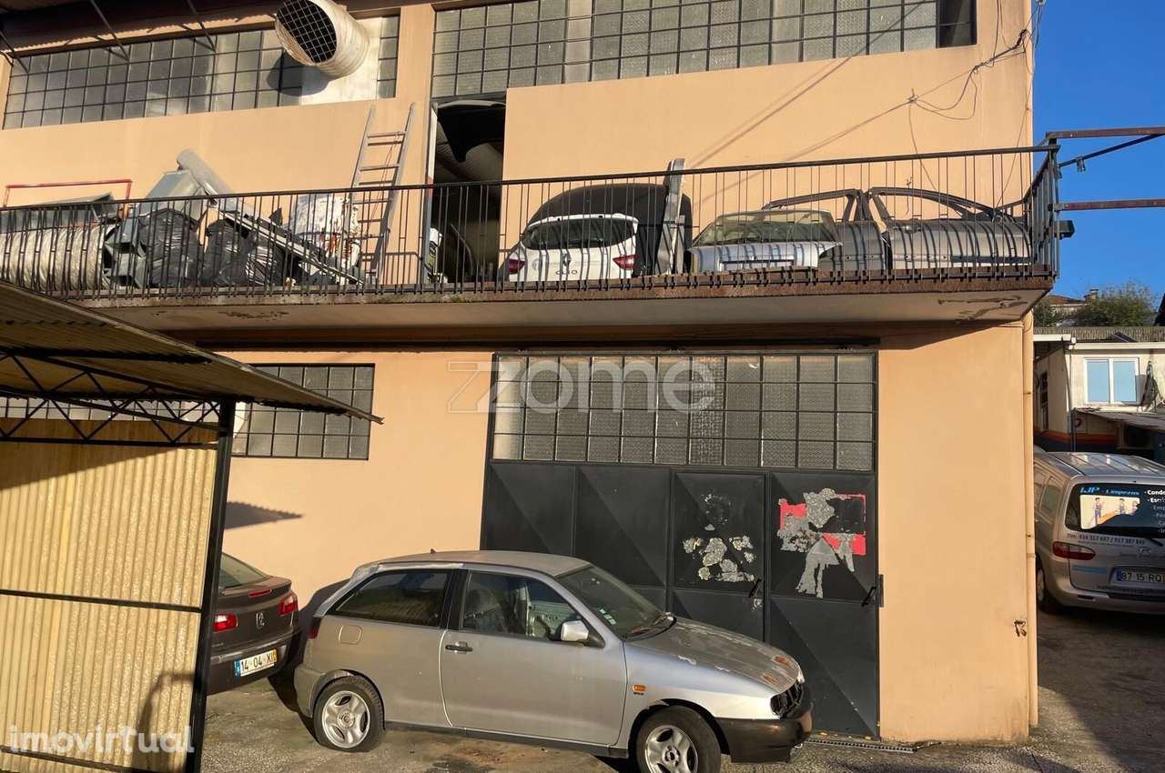 Prédio para Reabilitação em Zona ARU no Centro de Oliveira de Azemé... - Grande imagem: 2/15