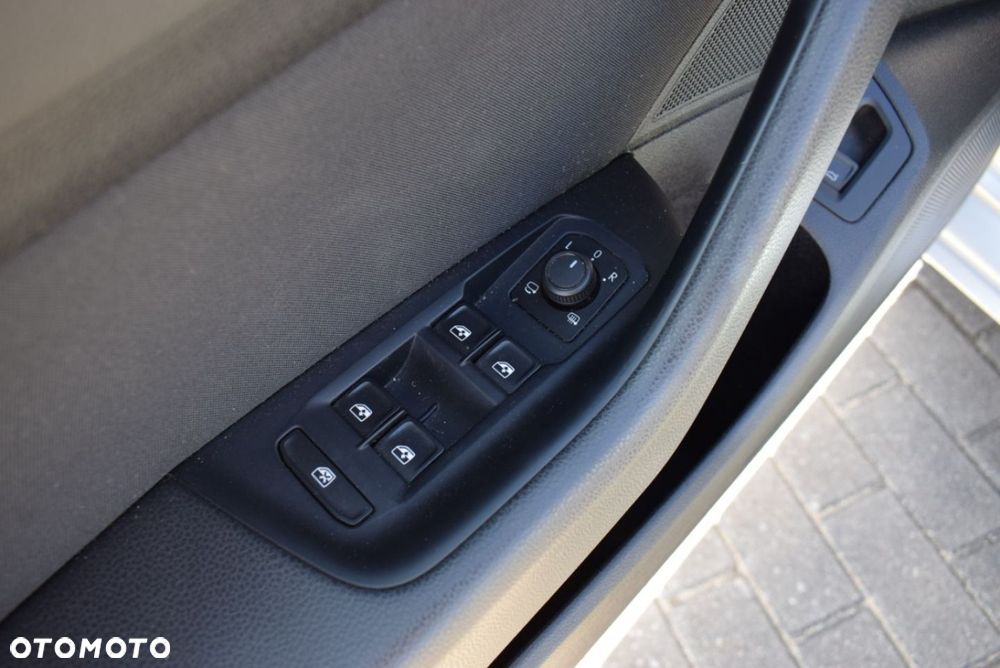 Volkswagen Passat - 19