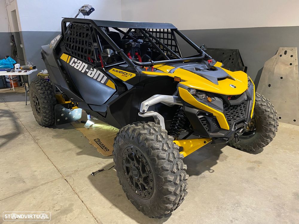 Can-Am Maverick R - 1