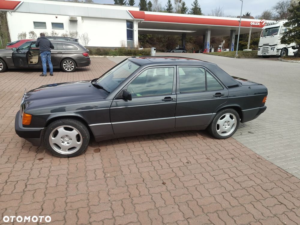 Mercedes-Benz W201 (190) - 2
