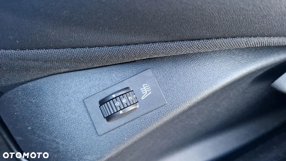 Peugeot 2008 1.6 BlueHDi Allure S&S - 18