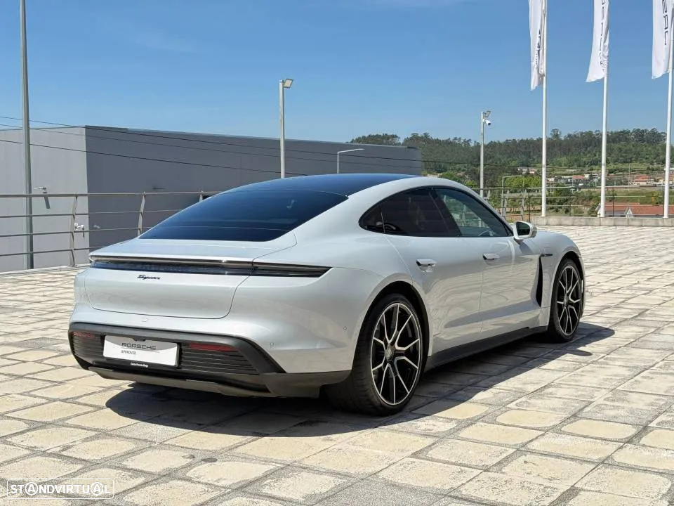 Porsche Taycan 4 - 5