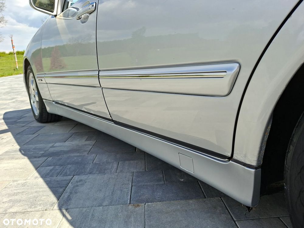 Mercedes-Benz Klasa E 220 T CDI Avantgarde - 12