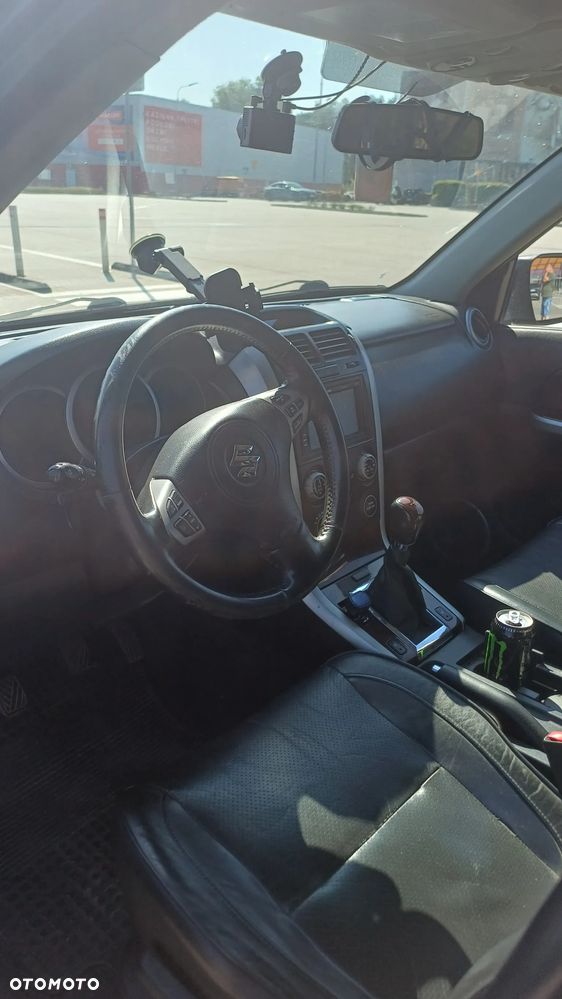 Suzuki Grand Vitara 2.0 - 12