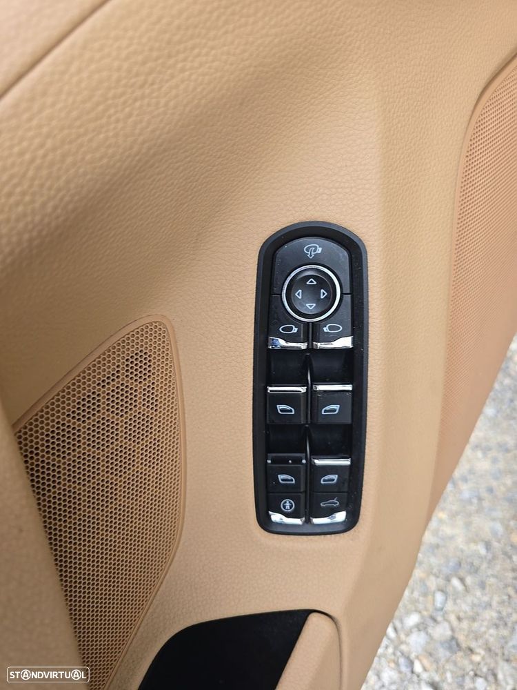 Porsche Panamera Sport Turismo - 16