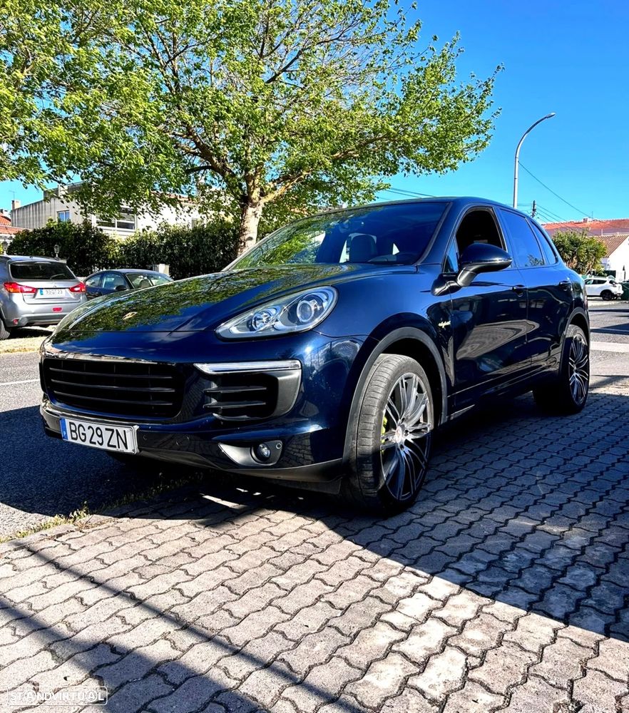 Porsche Cayenne S E-Hybrid - 1