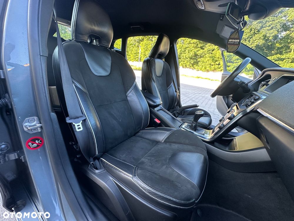 Volvo V40 D2 Drive-E R-Design Momentum - 16