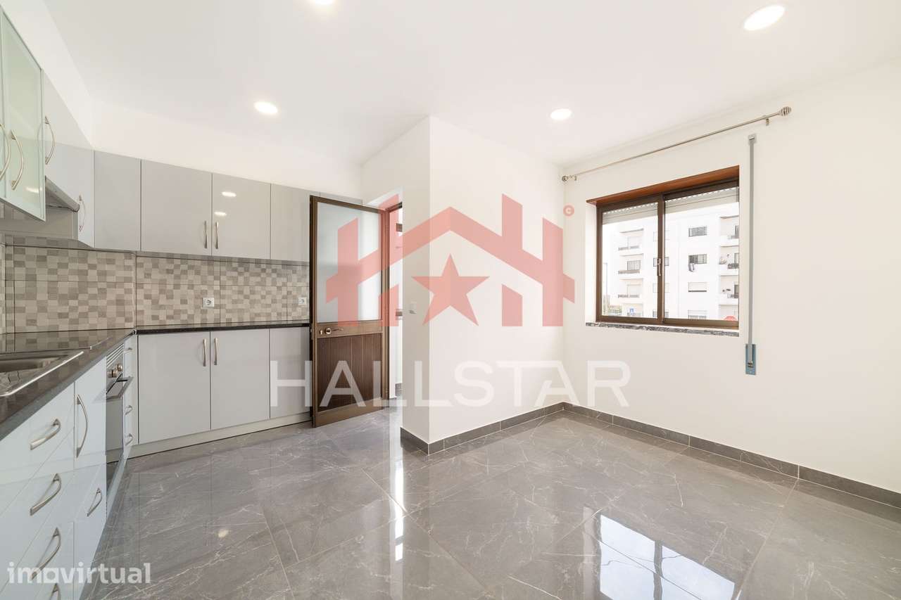 Apartamento T3 / Garagem e Arrecadação / Planalto - Grande imagem: 4/28