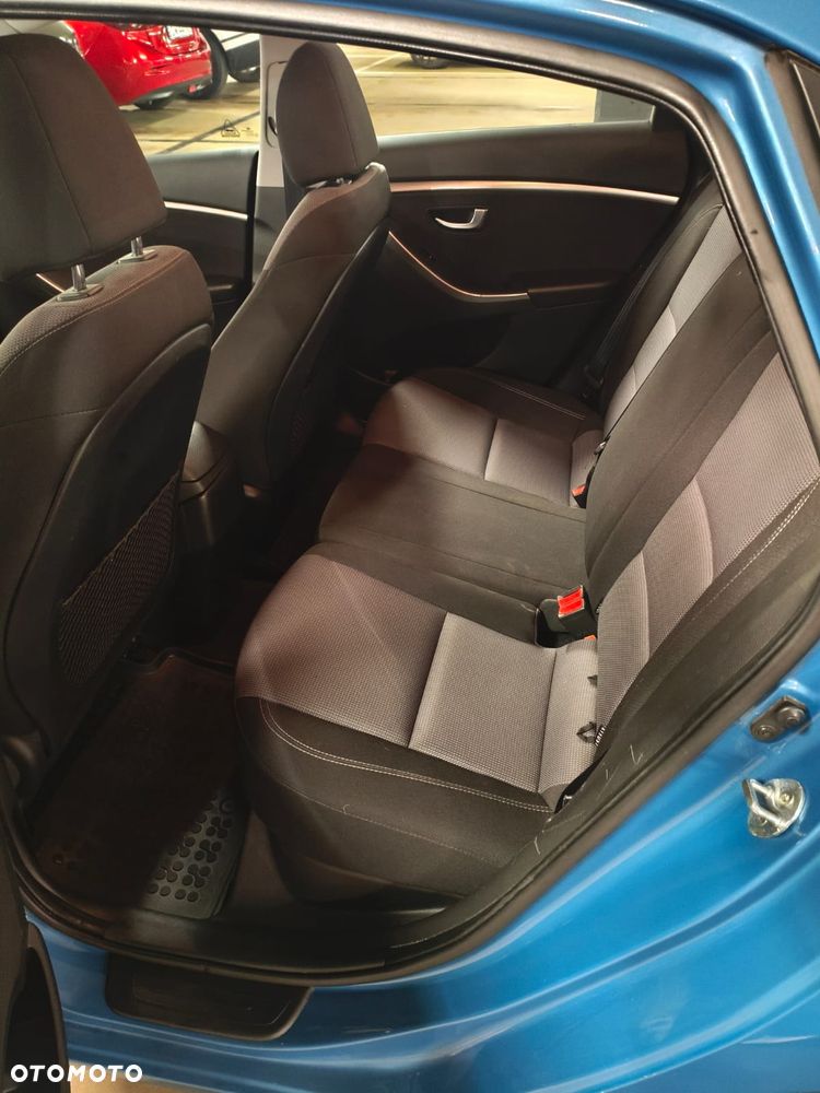 Hyundai i30 blue 1.6 CRDi Trend - 9