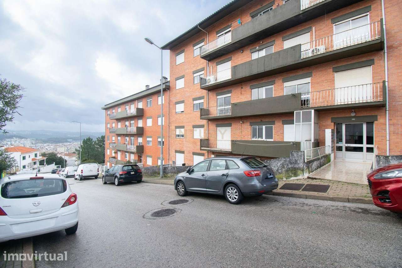 Apartamento T2 com Garagem e Vista Panorâmica – Rua António Jardim, Co - Grande imagem: 2/12