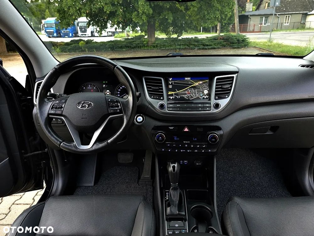 Hyundai Tucson 2.0 CRDI 4WD Automatik Premium - 25