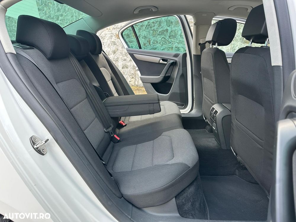 Volkswagen Passat - 28