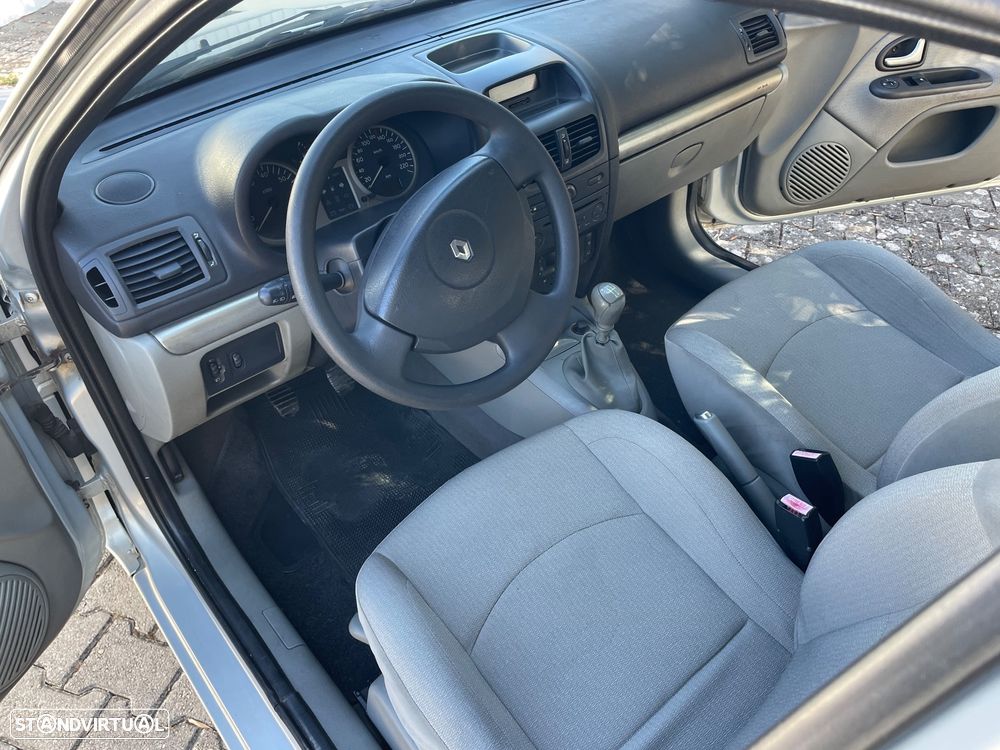 Renault Clio 1.2 16V Privilège - 22