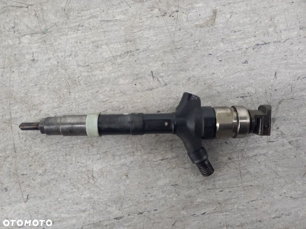 WTRYSKIWACZ TOYOTA AVENSIS II T25 23670-0G040 DENSO 2.0 D-4D - 2