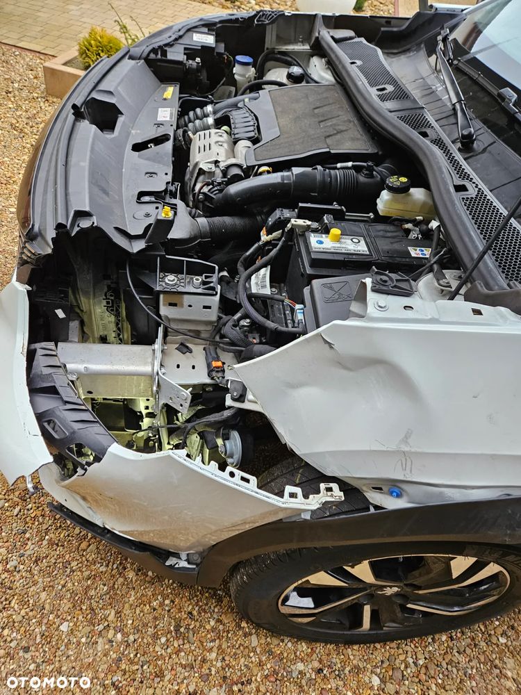 Peugeot 2008 PureTech 130 EAT8 Allure - 3