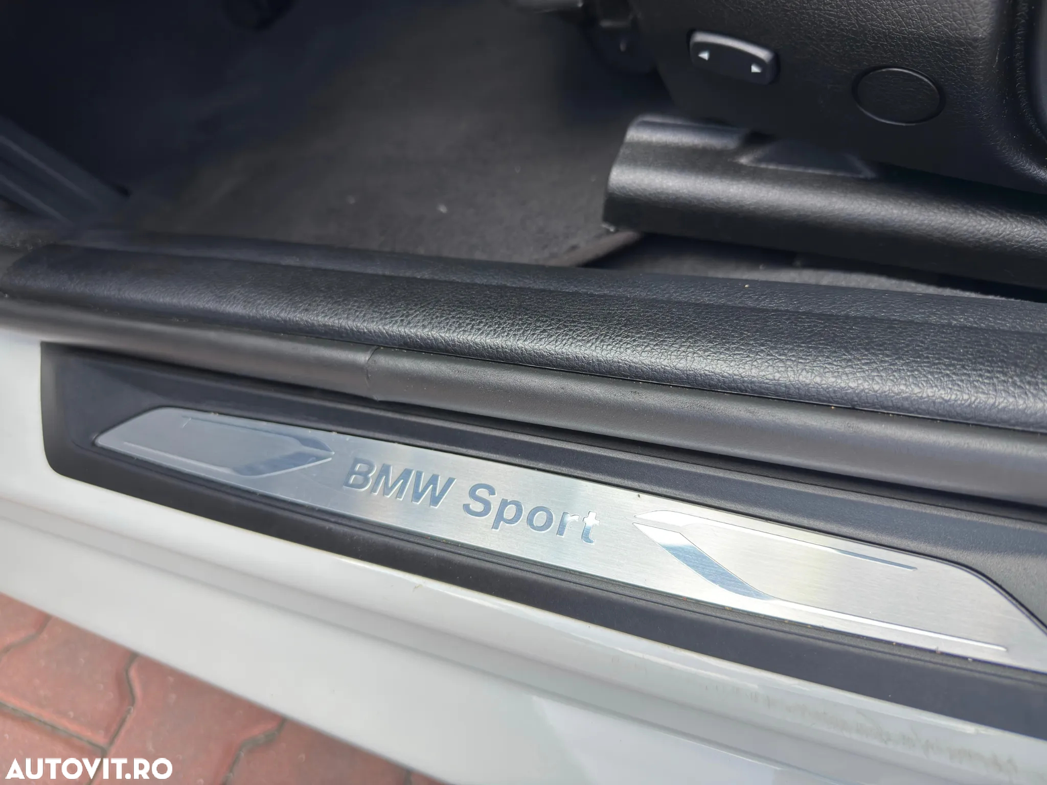 BMW Seria 3 320d Aut. Sport Line - 29