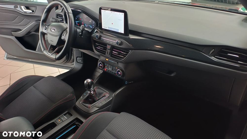 Ford Focus 1.5 EcoBoost ST-Line - 8