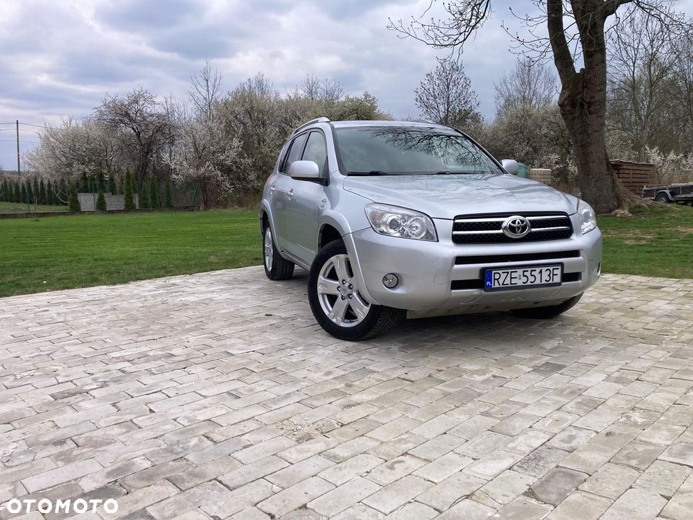 Toyota RAV4 - 1