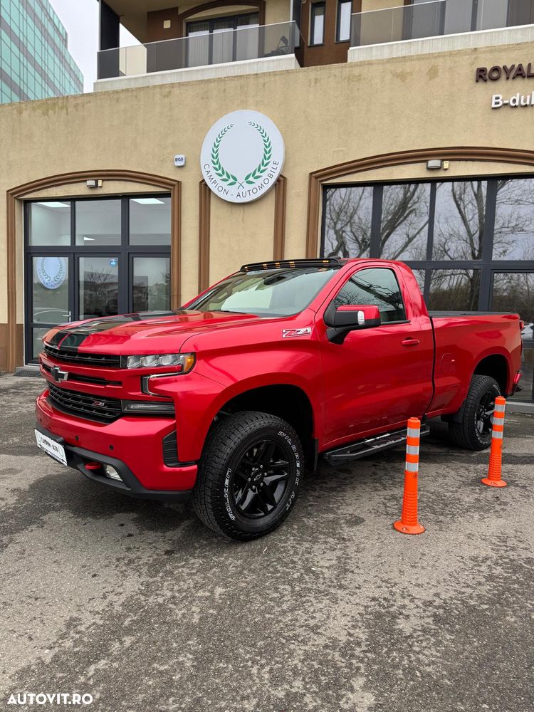 Chevrolet Silverado - 1