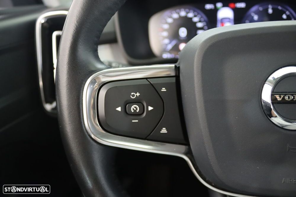 Volvo XC 40 2.0 D3 Momentum Geartronic - 10