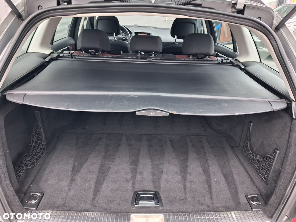 Mercedes-Benz Klasa C 220 CDI DPF (BlueEFFICIENCY) Elegance - 38