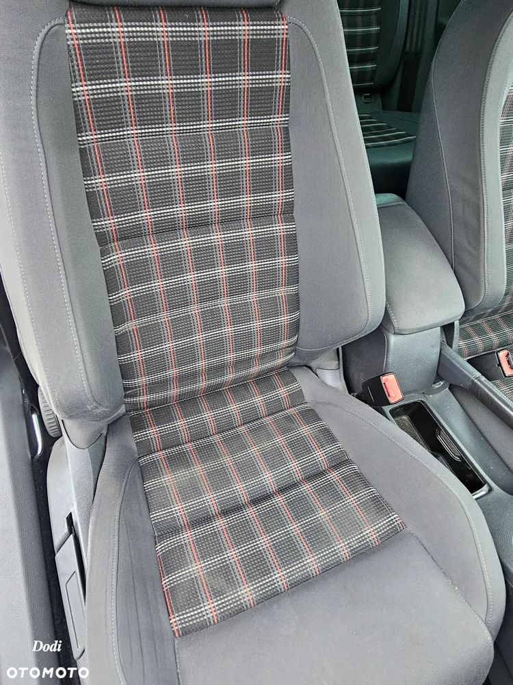 Volkswagen Golf - 20