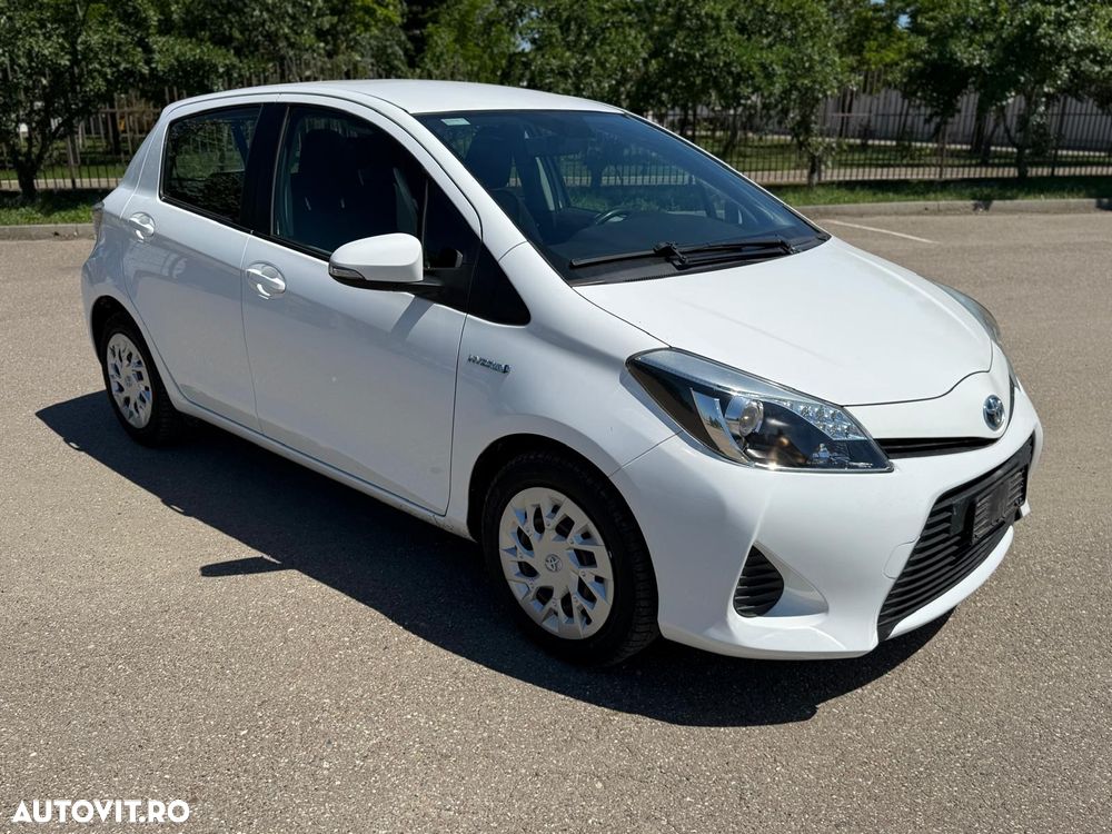 Toyota Yaris 1.5 VVT-i HSD Sol - 2