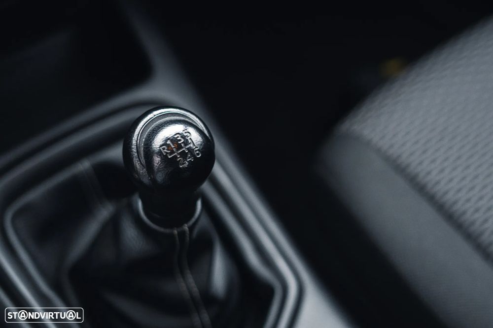 Toyota Hilux 2.4 D-4D 4WD CD CH - 23